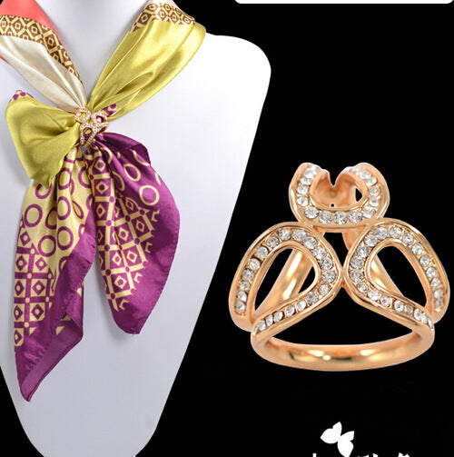 Sjalbrosch med Tre Ringar – Elegant Accessoar för Dam Design Dwell Well