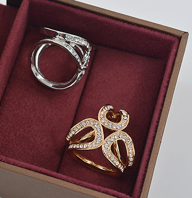 Sjalbrosch med Tre Ringar – Elegant Accessoar för Dam Design Dwell Well