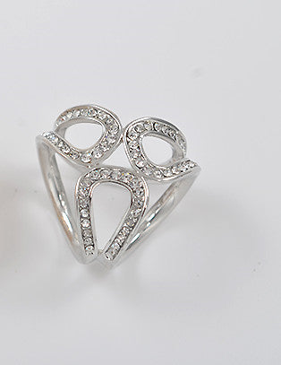 Sjalbrosch med Tre Ringar – Elegant Accessoar för Dam Design Dwell Well